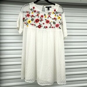 FOREVER 21 White Short Sleeve Dress with Floral Embroidered Detail